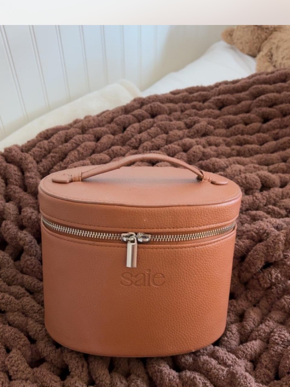 Saie Travel Makeup Organizer in Warm Tan